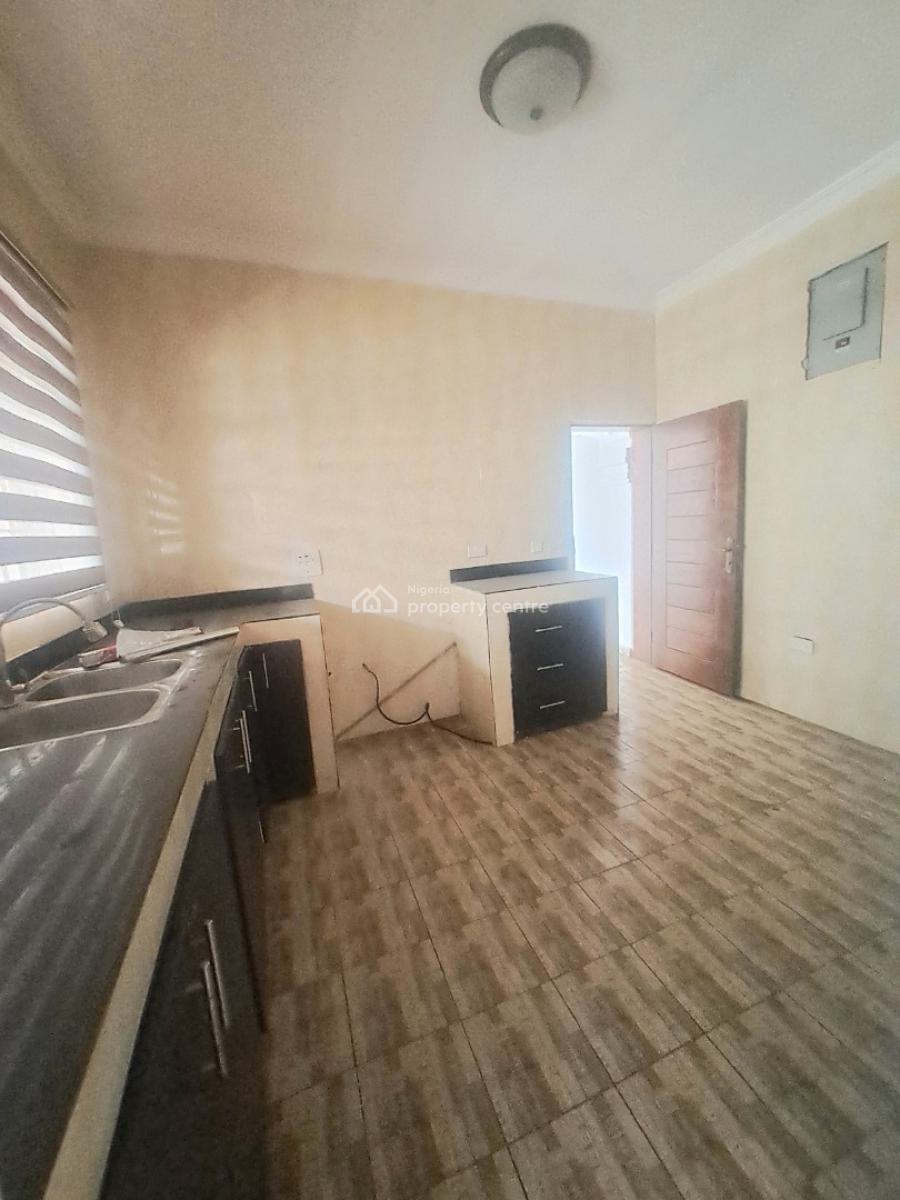 Well Built Serviced 2 Bedroom Apartment, Jakande First Gate, Lekki, Lagos, Flat / Apartment for Rent