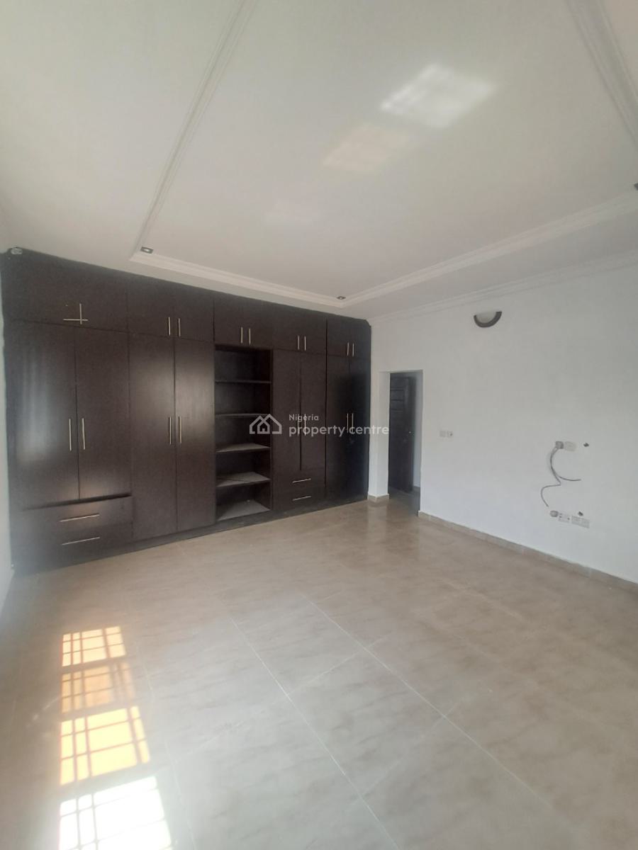 Well Built Serviced 2 Bedroom Apartment, Jakande First Gate, Lekki, Lagos, Flat / Apartment for Rent
