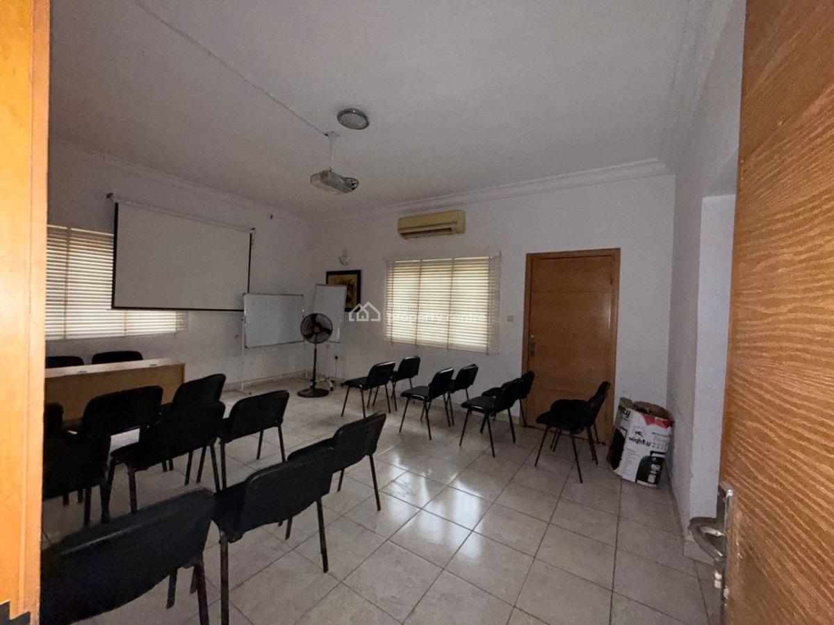 Luxury 5 Bedrooms Commercial Property, Lekki Phase 1 Right Hand Side, Lekki Phase 1, Lekki, Lagos, Office Space for Rent