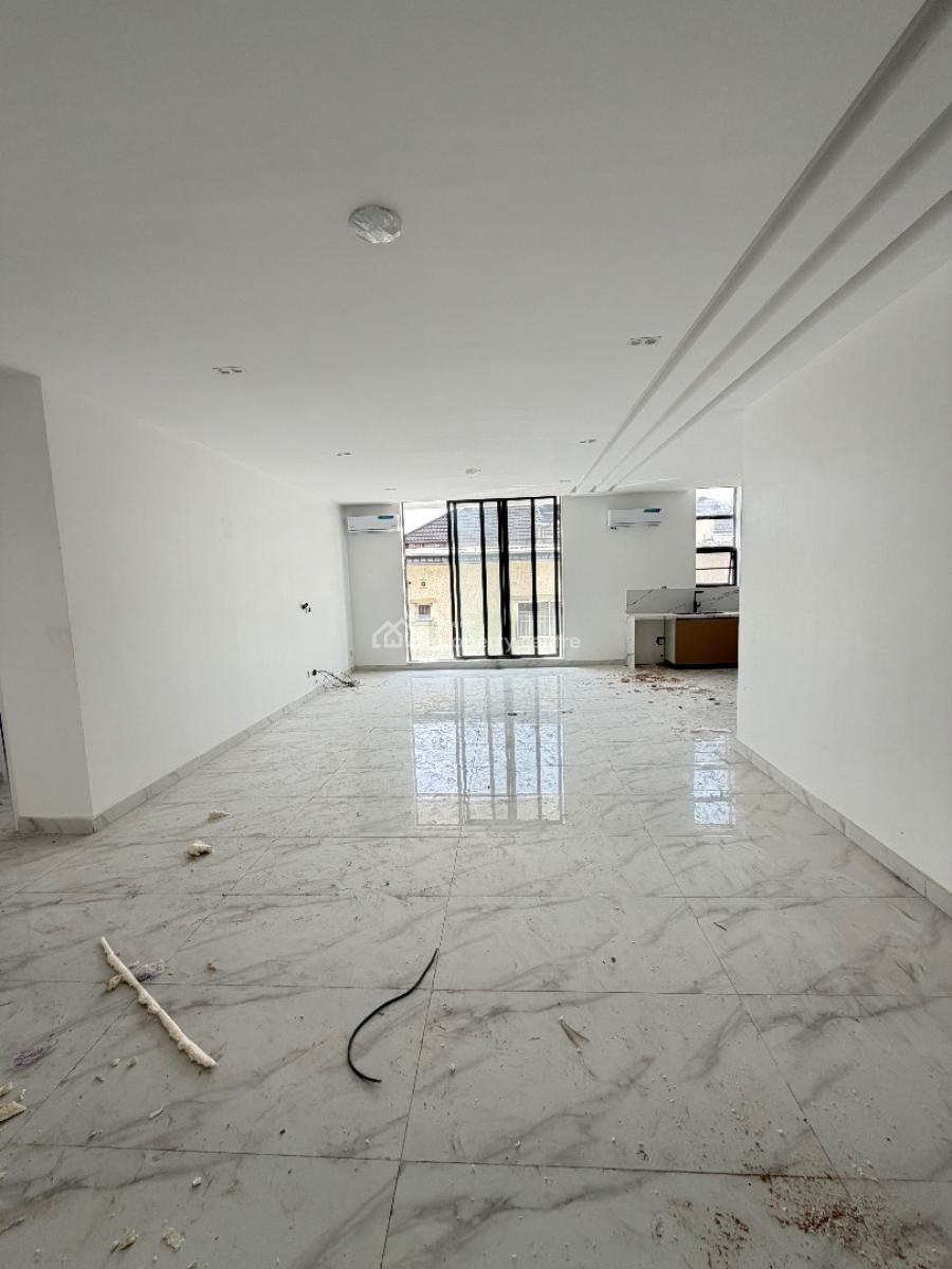 Spacious 2bedroom Flat with Swimming Pool and Gym, Lekki Phase 1, Lekki, Lagos, Block of Flats for Sale