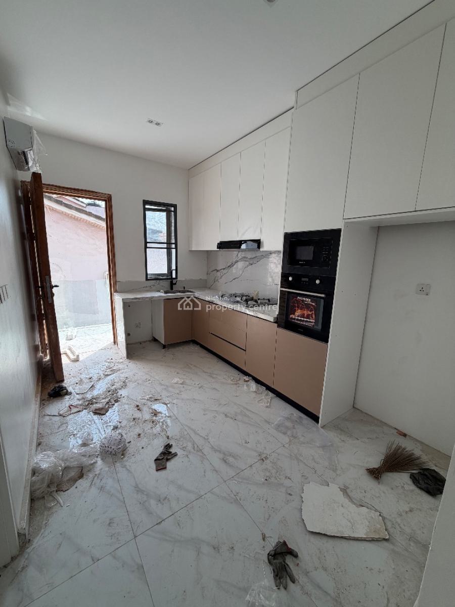 Spacious 2bedroom Flat with Swimming Pool and Gym, Lekki Phase 1, Lekki, Lagos, Block of Flats for Sale