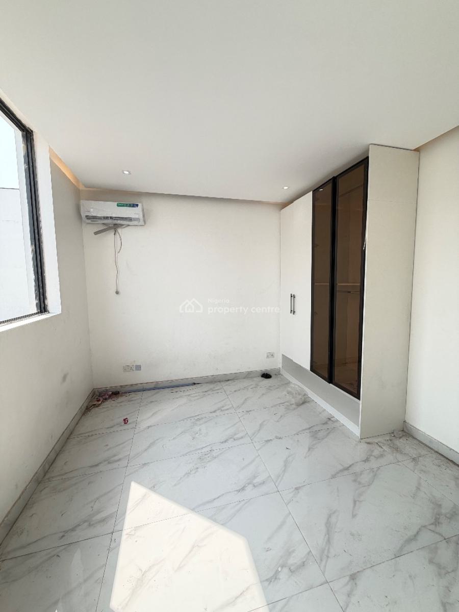 Spacious 2bedroom Flat with Swimming Pool and Gym, Lekki Phase 1, Lekki, Lagos, Block of Flats for Sale