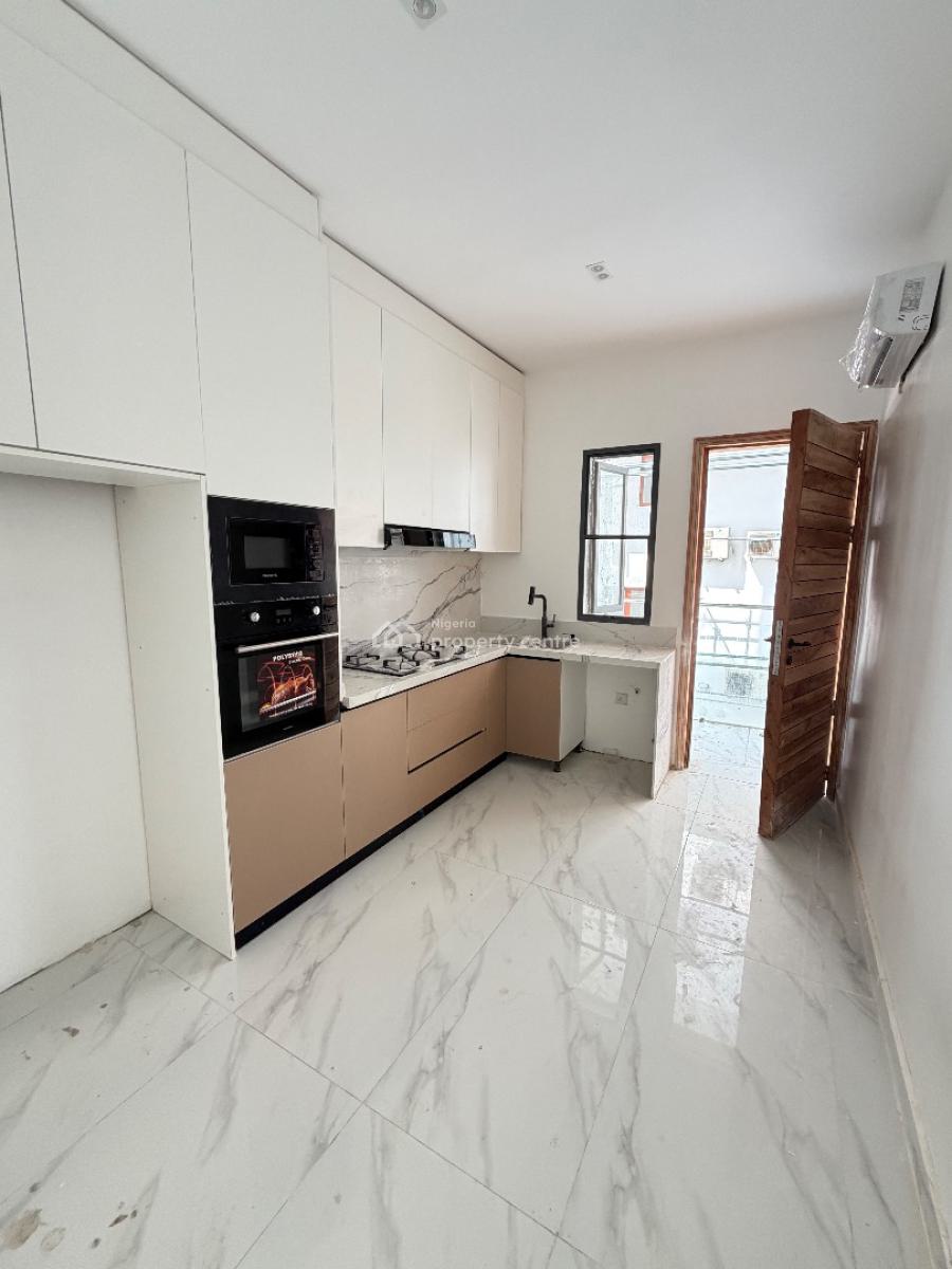 Spacious 2bedroom Flat with Swimming Pool and Gym, Lekki Phase 1, Lekki, Lagos, Block of Flats for Sale