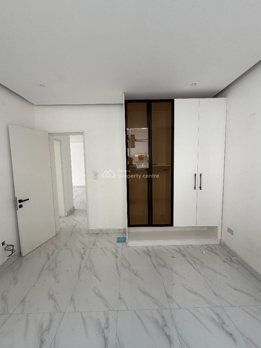 Spacious 2bedroom Flat with Swimming Pool and Gym, Lekki Phase 1, Lekki, Lagos, Block of Flats for Sale