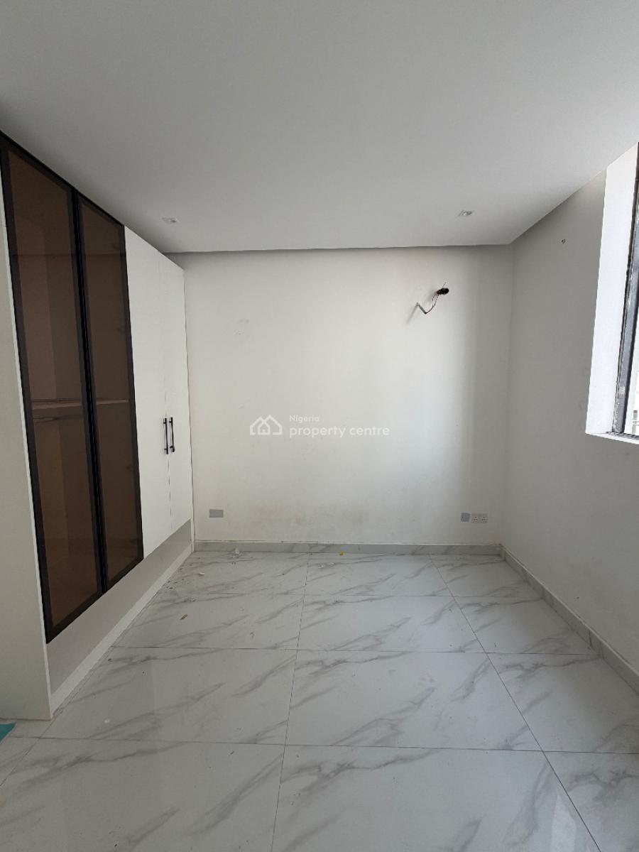 Spacious 2bedroom Flat with Swimming Pool and Gym, Lekki Phase 1, Lekki, Lagos, Block of Flats for Sale