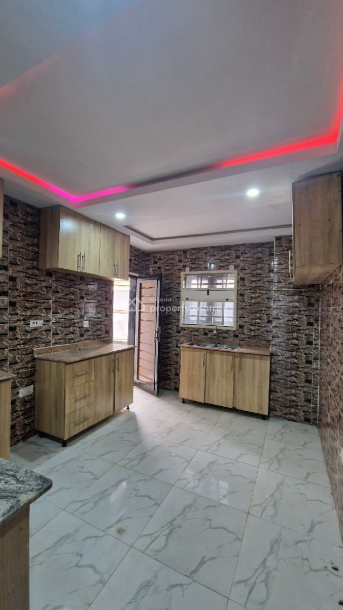 4 Bedroom Semi Detached Duplex with 2 Bq, Emmanuel Estate, Ile-titun Area, Jericho/idi-ishin Extension, Jericho, Ibadan, Oyo, Semi-detached Duplex for Sale