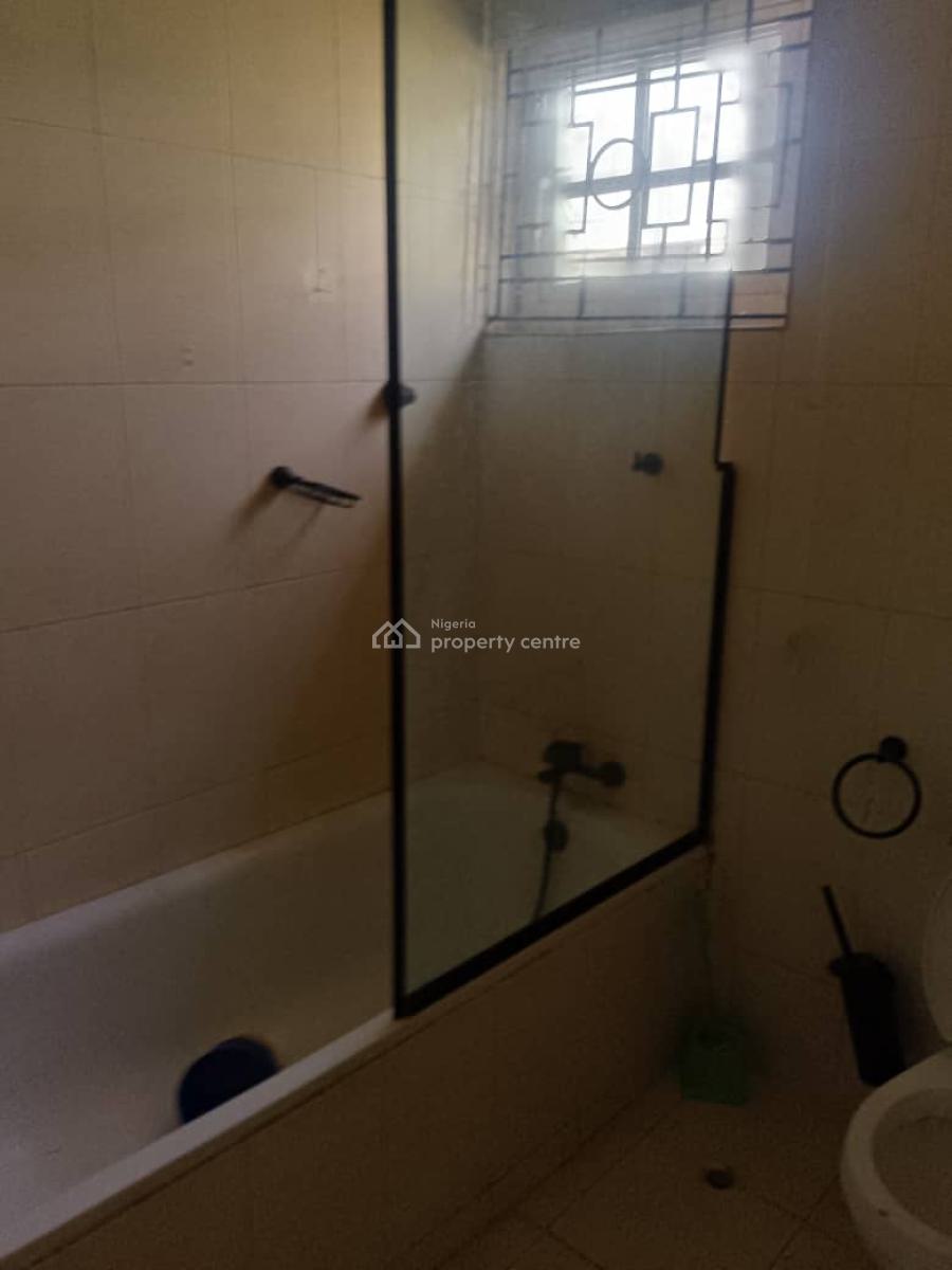 Well Maintained 3 Bedroom Apartment, Off Admiralty Way, Lekki Phase 1, Lekki, Lagos, Flat / Apartment for Rent