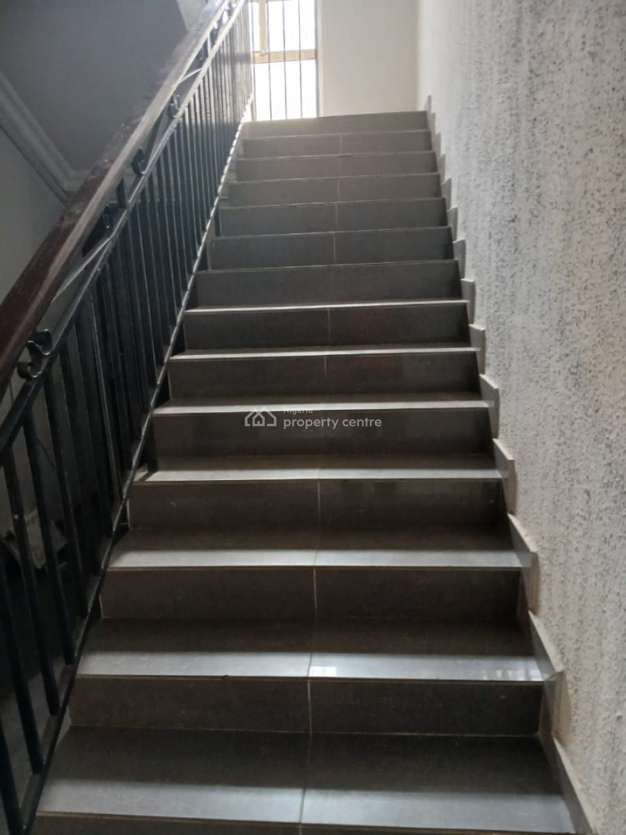 Well Maintained 5 Bedroom Semi Detached House with 2 Room Bq, Off Admiralty Way, Lekki Phase 1, Lekki, Lagos, Semi-detached Duplex for Rent