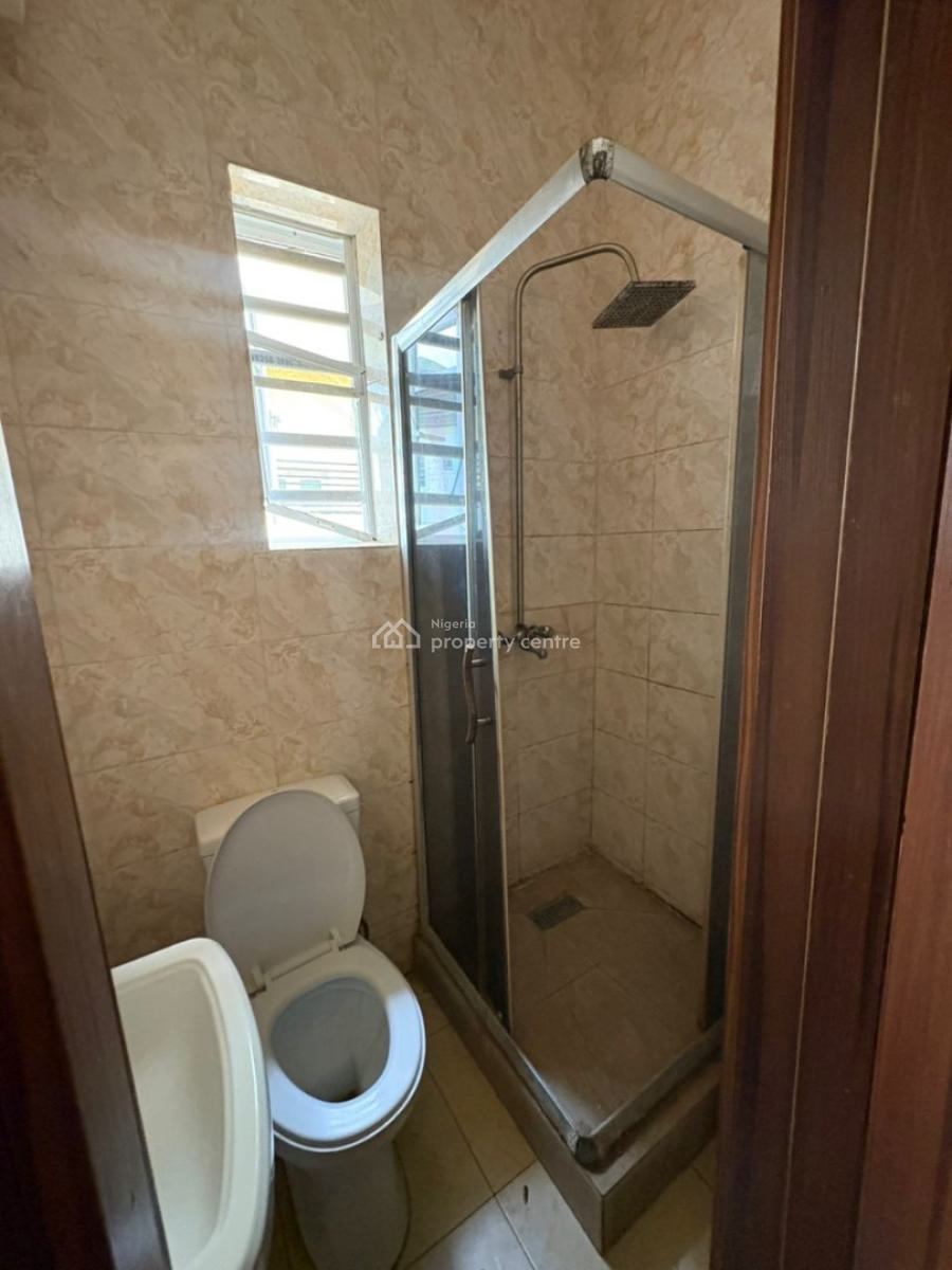 Single Room in a Shared Apartment, Lekki, Lagos, Flat / Apartment for Rent