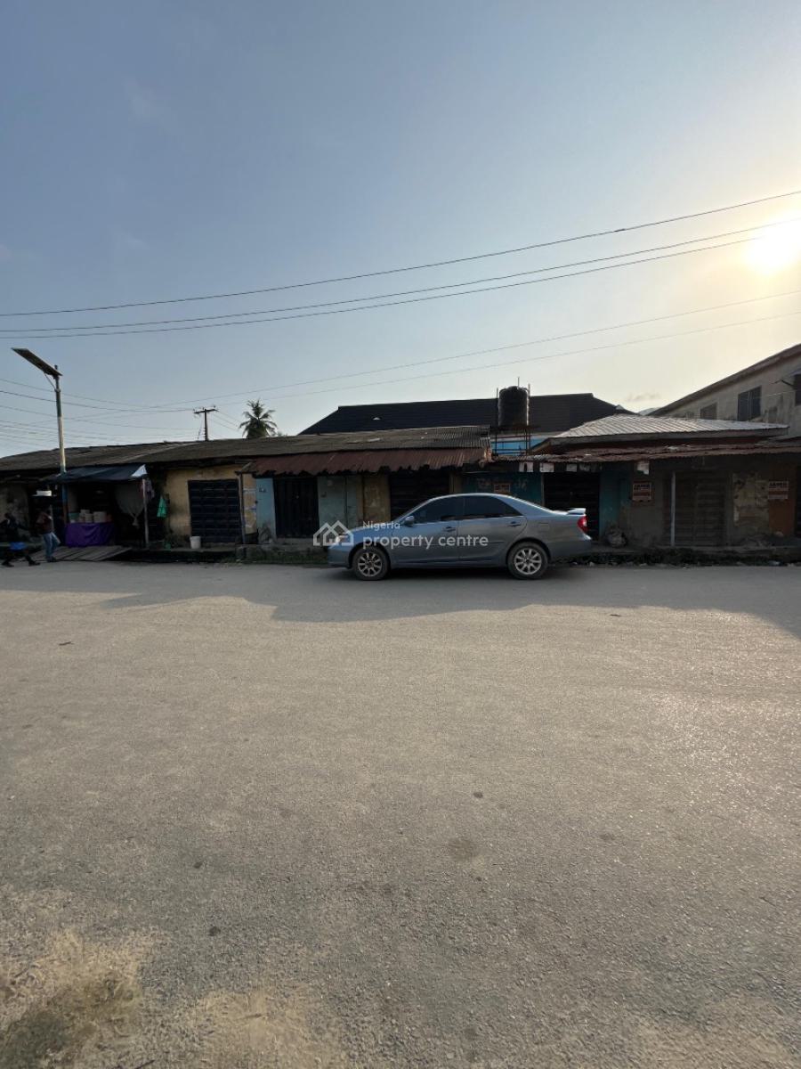 Renovatable Bungalow on 800sqin a Beautiful Environment, Off Adetola Road, Surulere, Lagos, Detached Bungalow for Sale