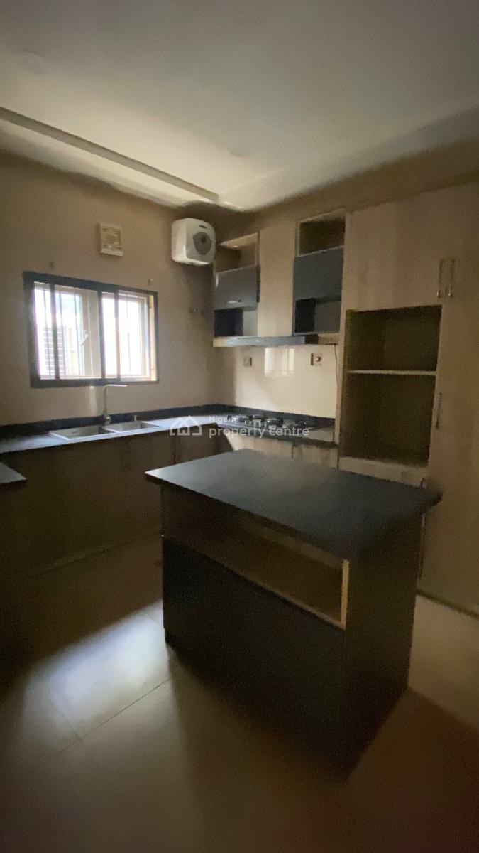 Neatly Built 3 Bedroom Flat, Gilmore, Jahi, Abuja, Flat / Apartment for Rent
