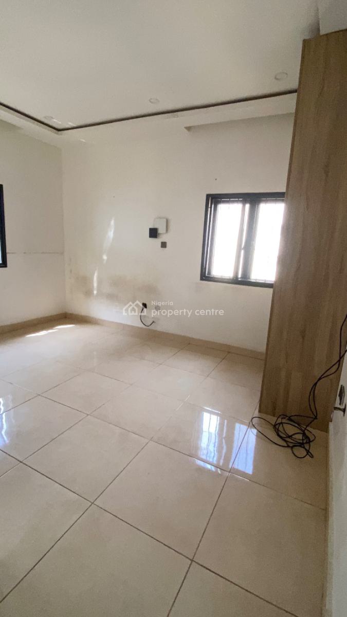 Neatly Built 3 Bedroom Flat, Gilmore, Jahi, Abuja, Flat / Apartment for Rent