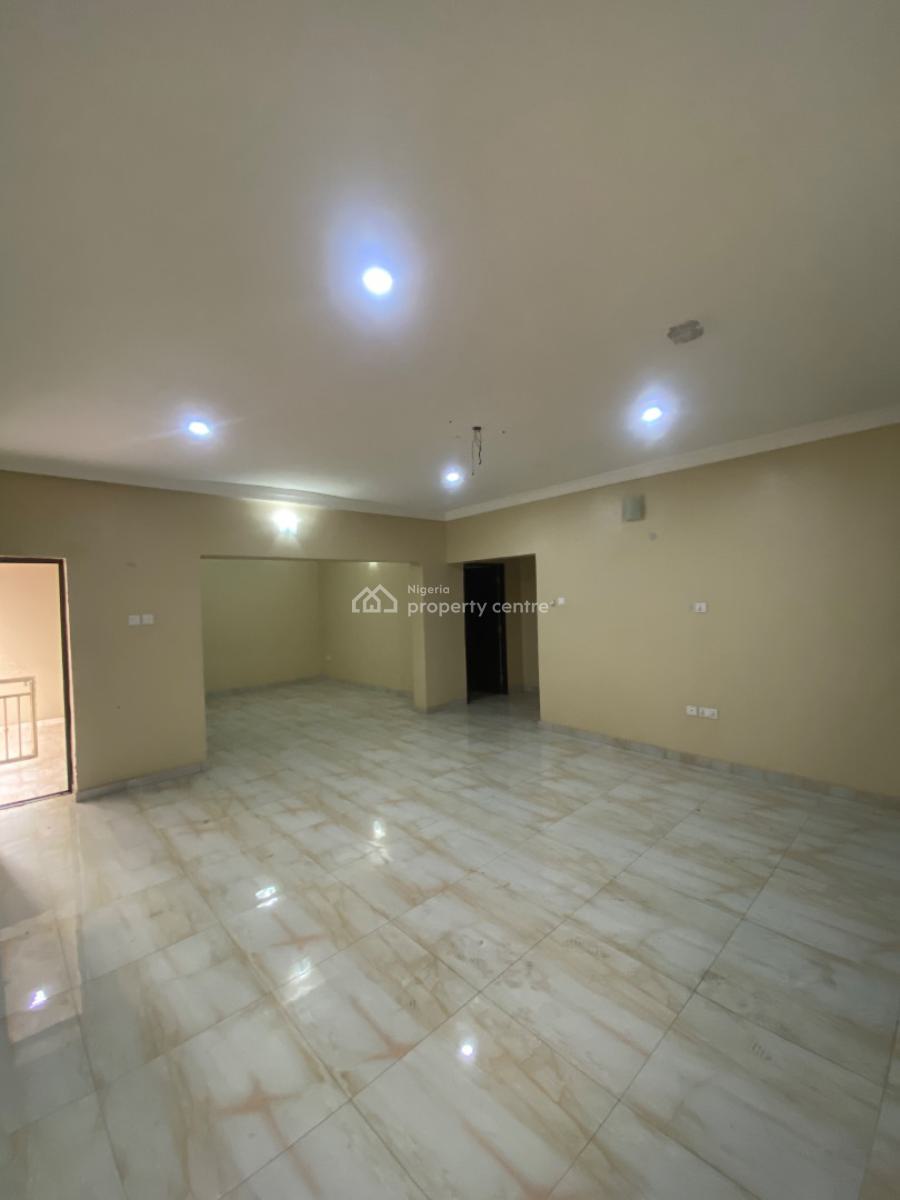 3 Bedroom Apartment, Mobil Road, Ilaje, Ajah, Lagos, Flat / Apartment for Rent