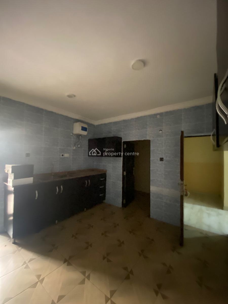 3 Bedroom Apartment, Mobil Road, Ilaje, Ajah, Lagos, Flat / Apartment for Rent
