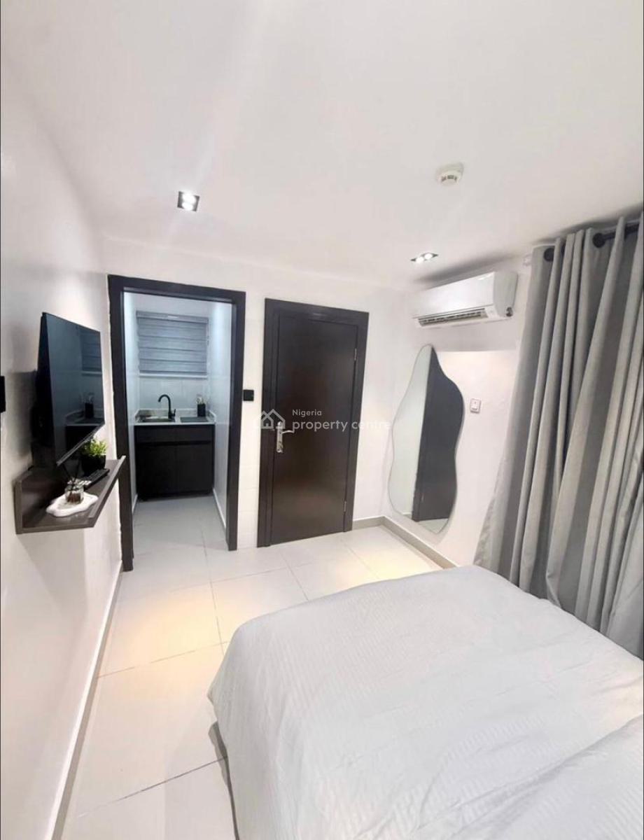Charming Ensuite Studio Unit with Pool and Tennis Court, Ikoyi, Lagos, Flat / Apartment Short Let