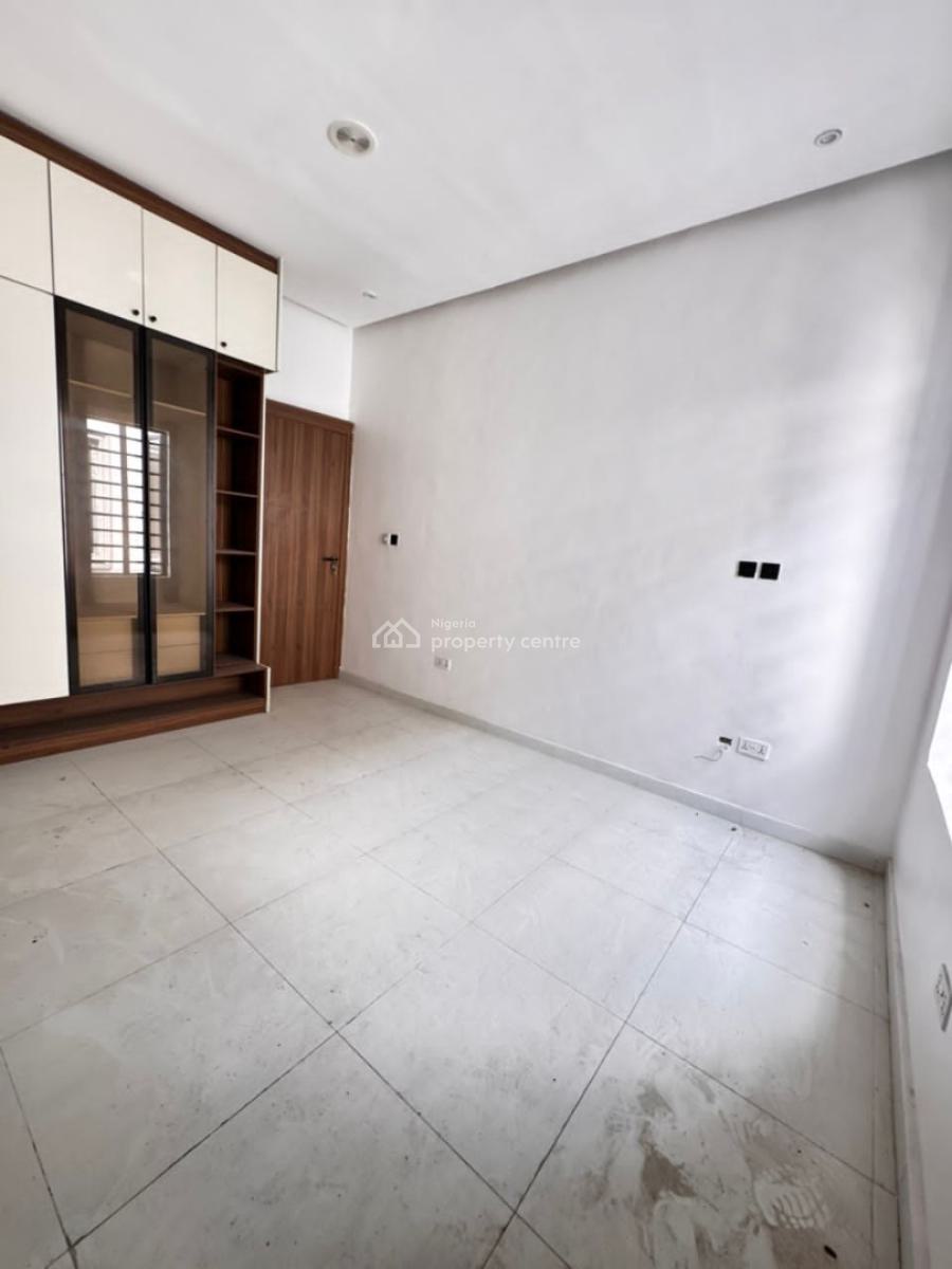 Distress 4 Bedrooms Semi Detached Duplex with Bq, Orchicd Royal Pine Estate, Ikota, Lekki, Lagos, Semi-detached Duplex for Sale