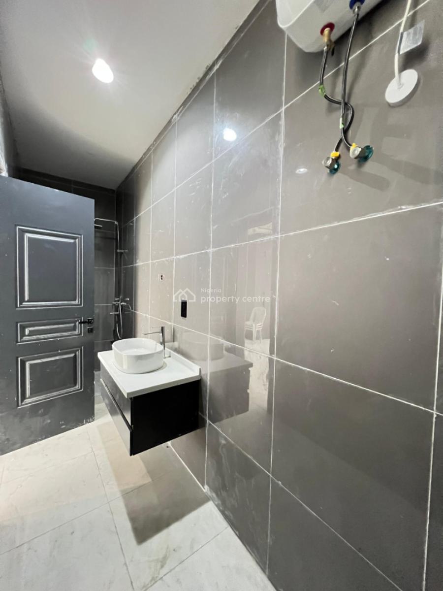 Spacious 2 Bedroom Apartment with Bq, Swimming Pool, Gym & Elevator, Lekki Phase 1, Lekki, Lagos, Block of Flats for Sale