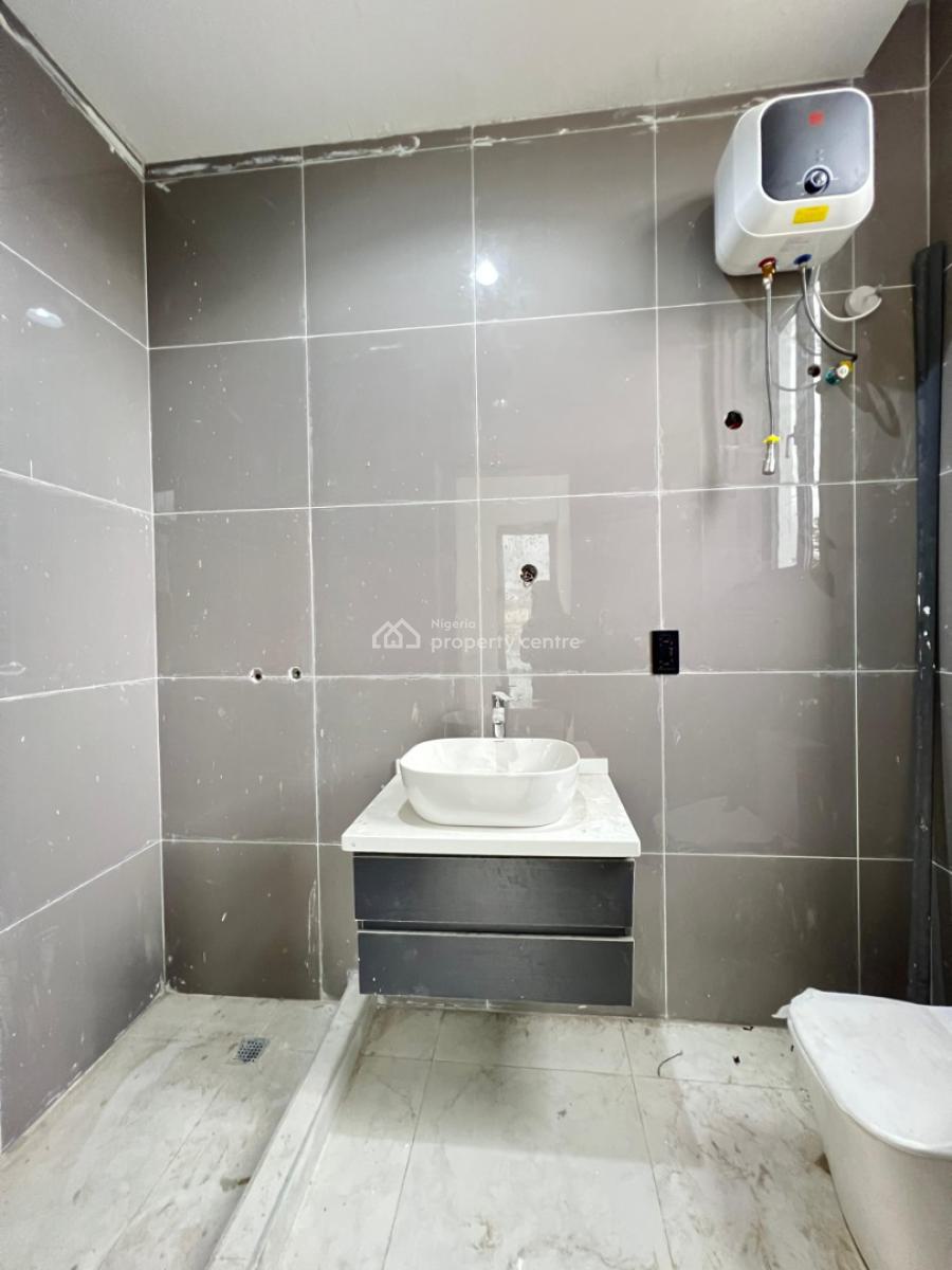 Spacious 2 Bedroom Apartment with Bq, Swimming Pool, Gym & Elevator, Lekki Phase 1, Lekki, Lagos, Block of Flats for Sale
