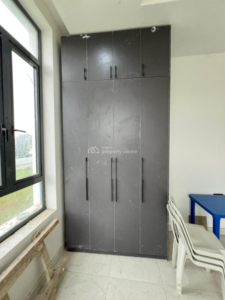 Spacious 2 Bedroom Apartment with Bq, Swimming Pool, Gym & Elevator, Lekki Phase 1, Lekki, Lagos, Block of Flats for Sale