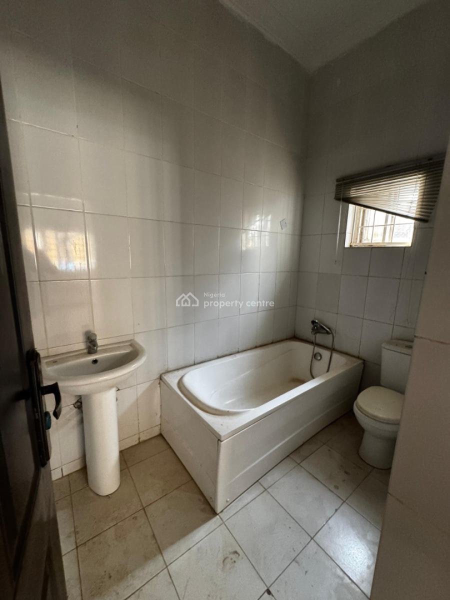 Renovated 3 Bedroom Flat, Jahi, Abuja, Flat / Apartment for Rent