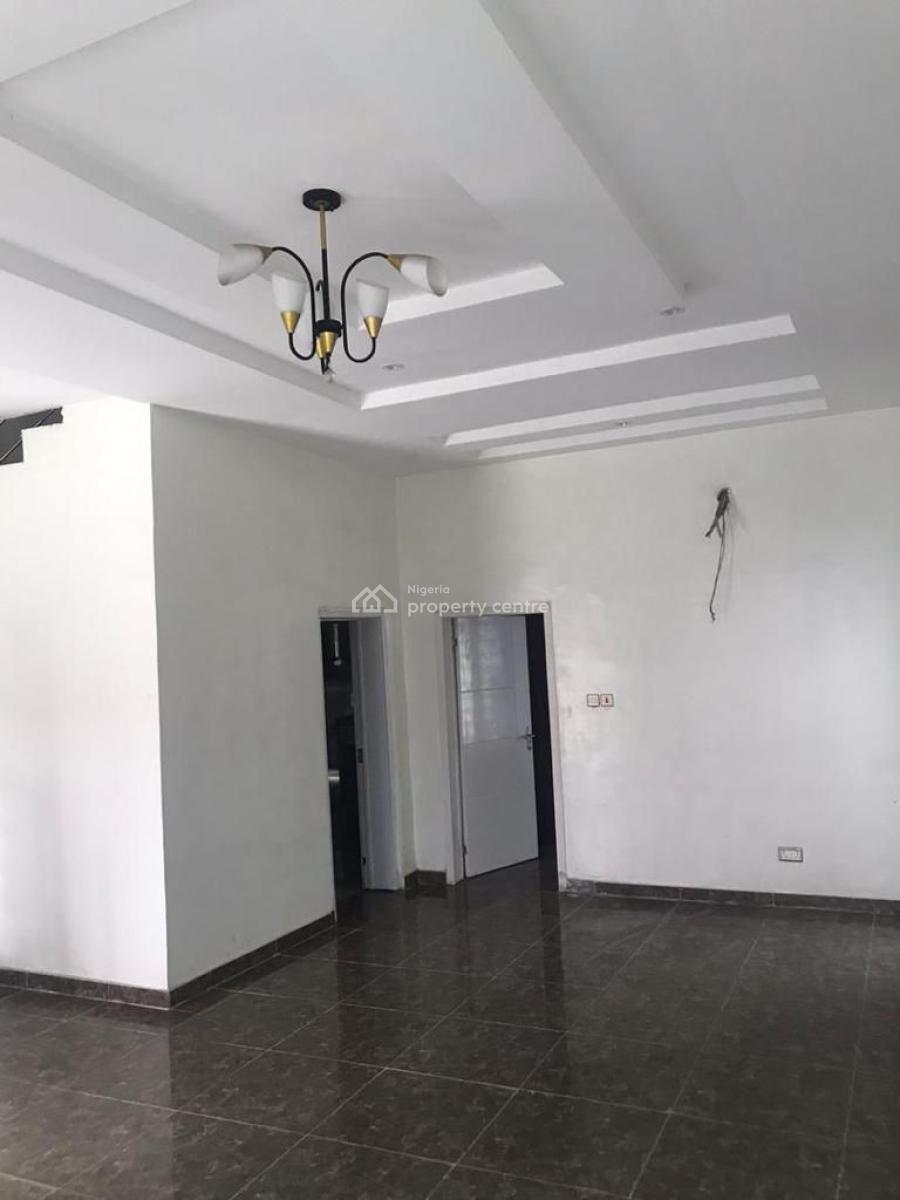 Distress 4 Bedrooms Semi-detached in a Serene Estate, Ikota, Lekki, Lagos, Semi-detached Duplex for Sale