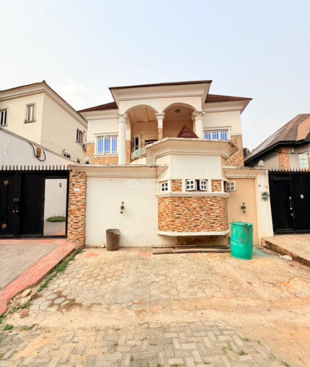 Relatively New Decent 2 Wings of  4 Bedroom Duplex Semi Detached Duplex, Anthony, Maryland, Lagos, Semi-detached Duplex for Sale