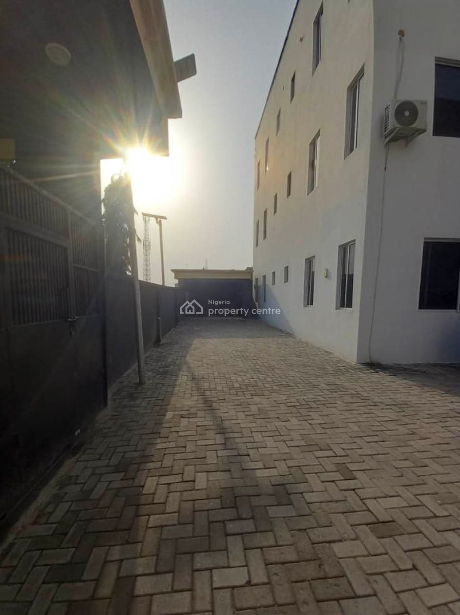 Lovely 2 Bedroom Flat in a Lovely Vacinity, Mobil Road, Ilaje, Ajah, Lagos, Flat / Apartment for Sale