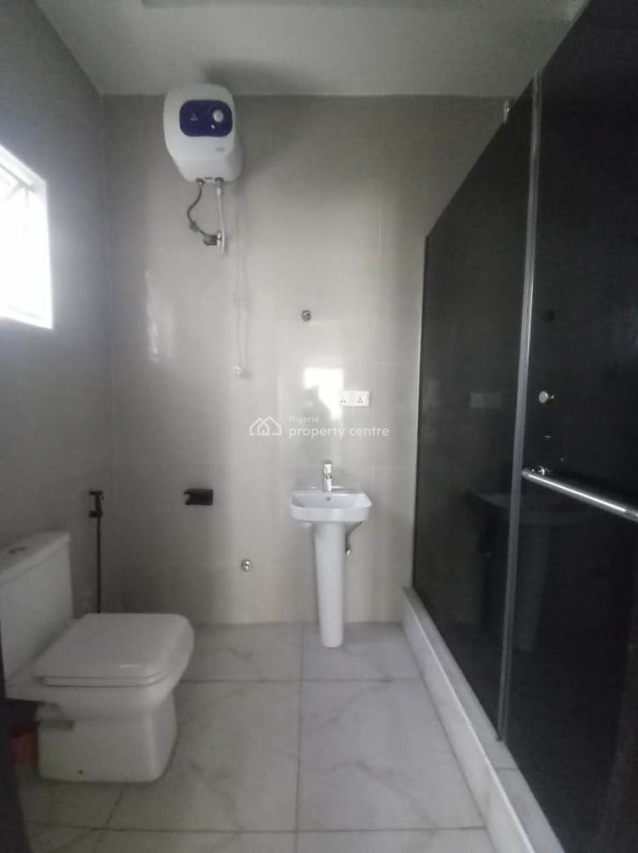 Lovely 2 Bedroom Flat in a Lovely Vacinity, Mobil Road, Ilaje, Ajah, Lagos, Flat / Apartment for Sale
