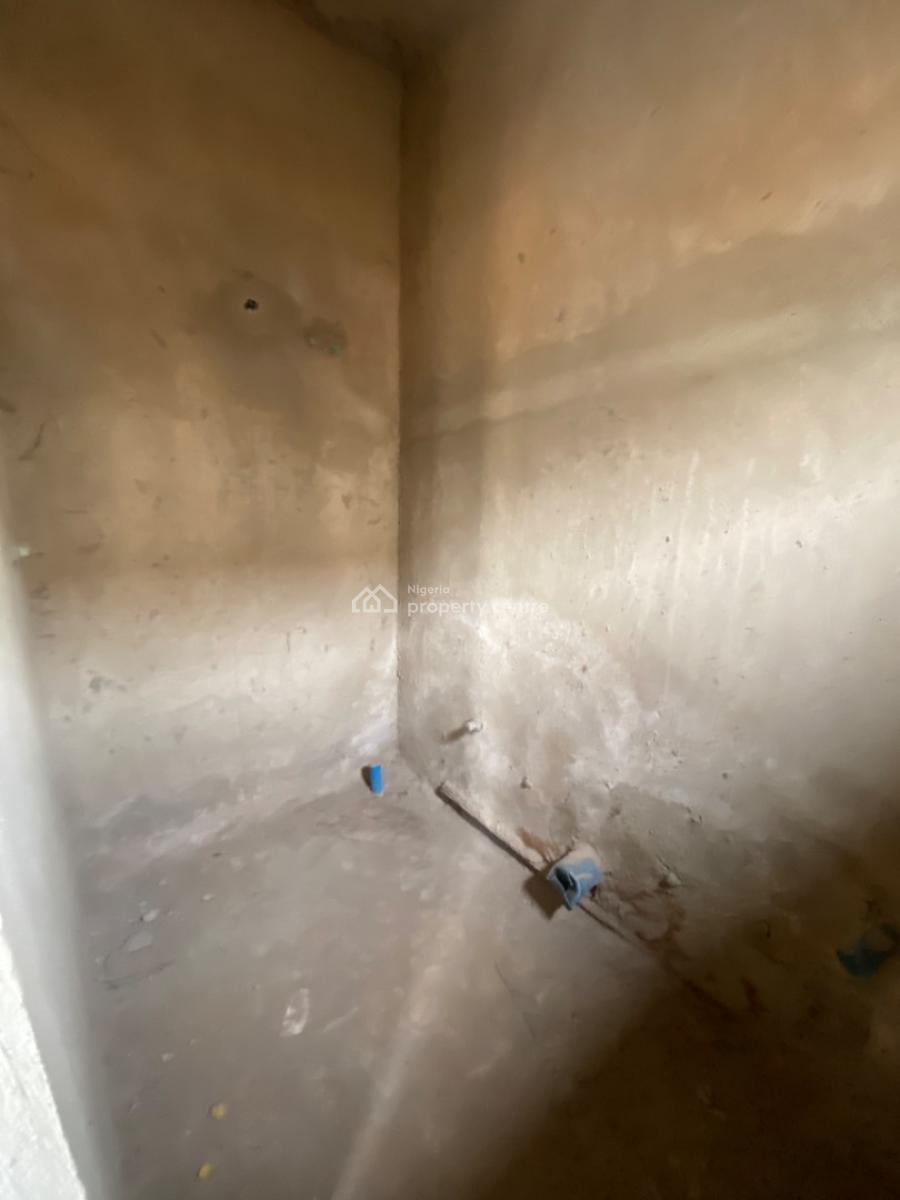 2 Bedroom Flat in an Estate Selling, Life Camp, Abuja, Flat / Apartment for Sale