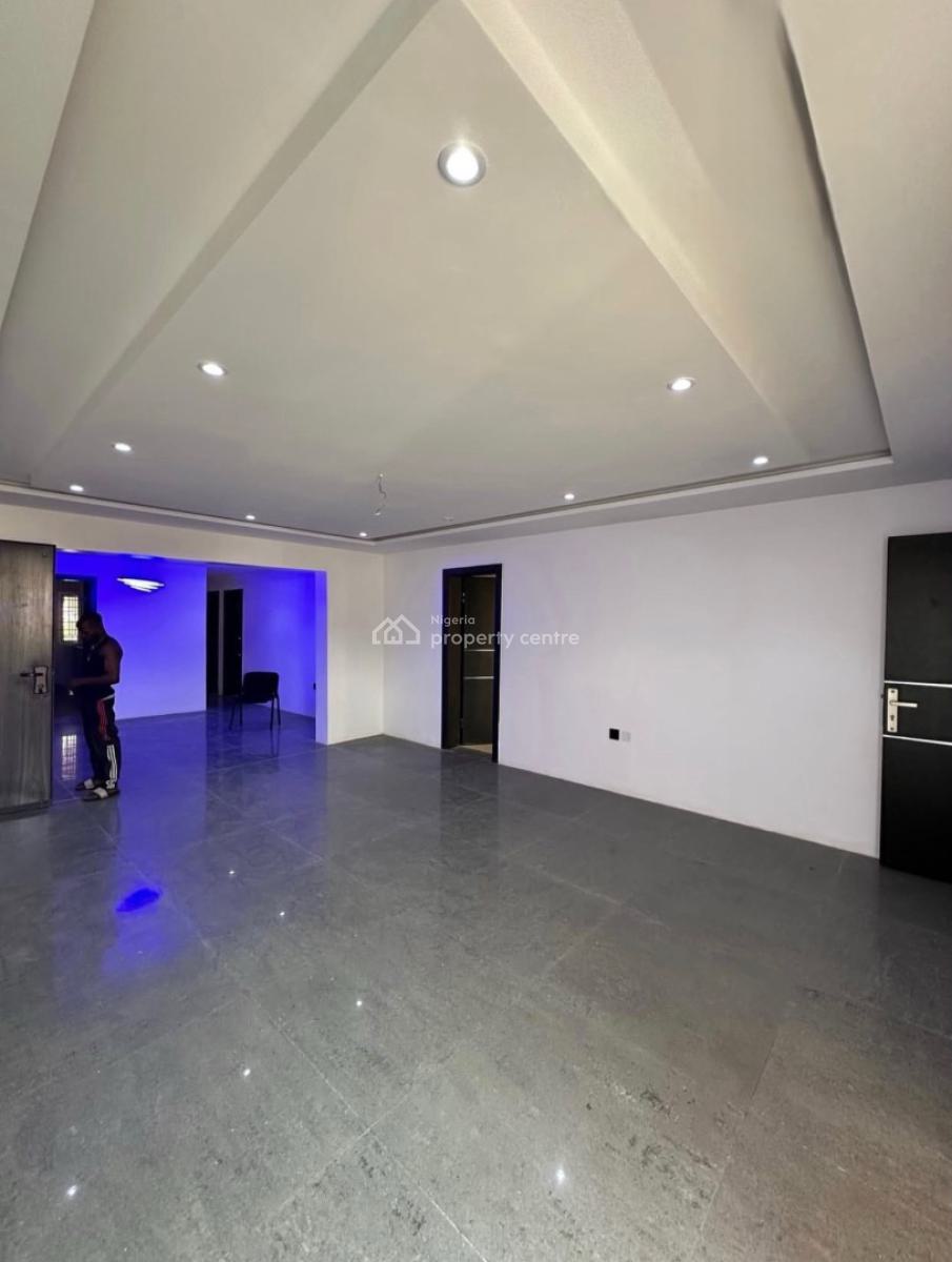 Affordable 3 Bedroom Apartment with Bq, Lekki Phase 1, Lekki, Lagos, Block of Flats for Sale