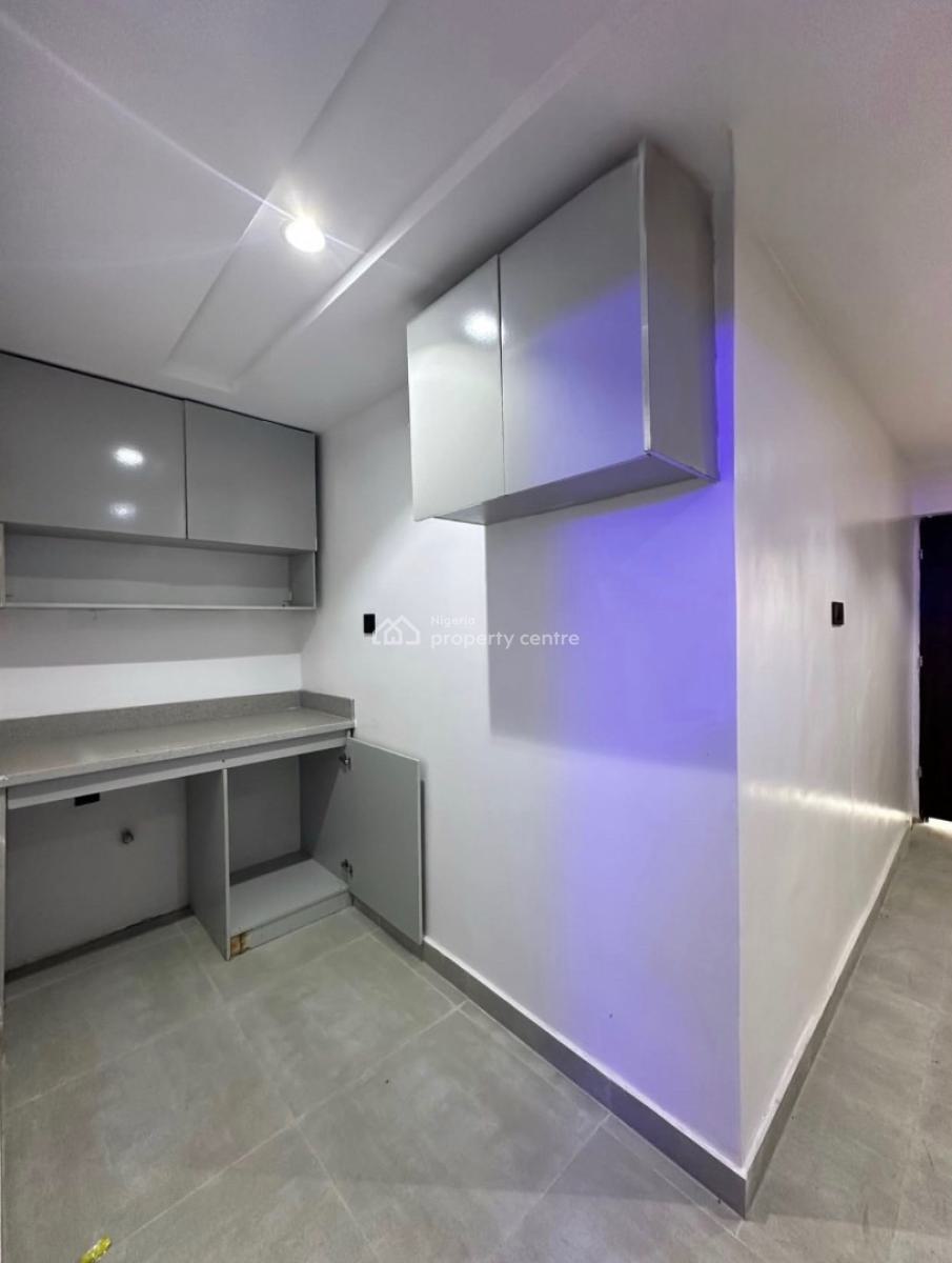 Affordable 3 Bedroom Apartment with Bq, Lekki Phase 1, Lekki, Lagos, Block of Flats for Sale