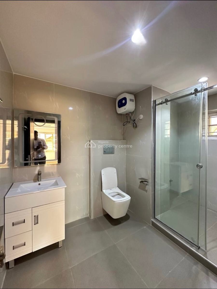 Affordable 3 Bedroom Apartment with Bq, Lekki Phase 1, Lekki, Lagos, Block of Flats for Sale