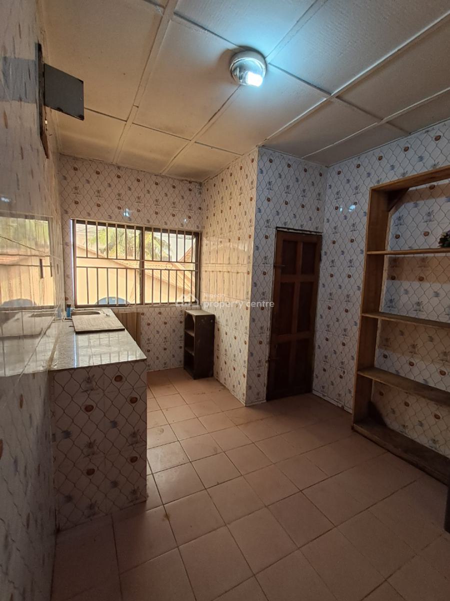 Spacious Old House with Allroom Esuite at Magodo Phrase 2 Gra, Gra Phase 2, Magodo, Lagos, Flat / Apartment for Rent