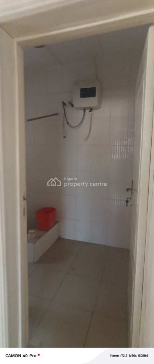 Clean Self Service 3bedroom Flat in Chevron, Bera Estate, Lekki, Lagos, Flat / Apartment for Rent