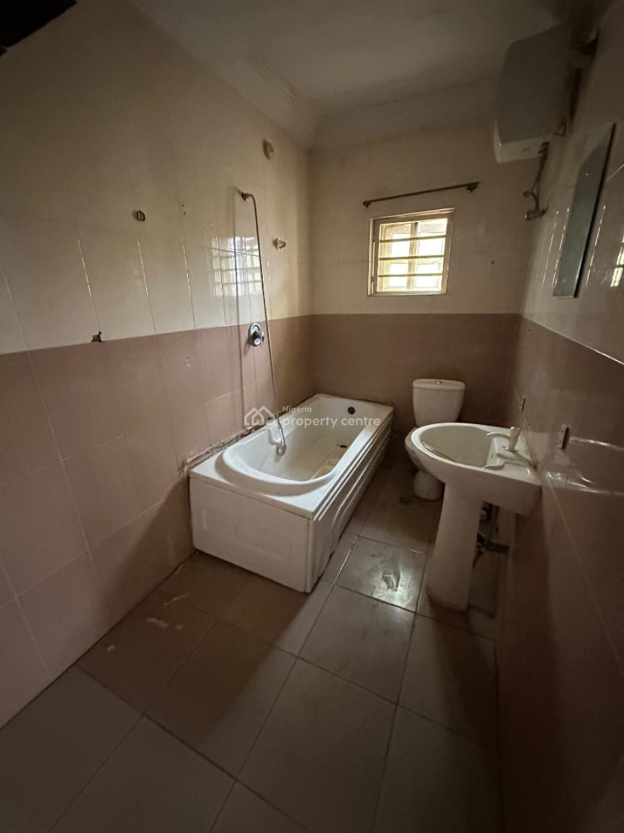 a Spacious One Bedroom Apartment in a Beautiful Neighborhood, 3rd Avenue, Gwarinpa, Abuja, Mini Flat (room and Parlour) for Rent