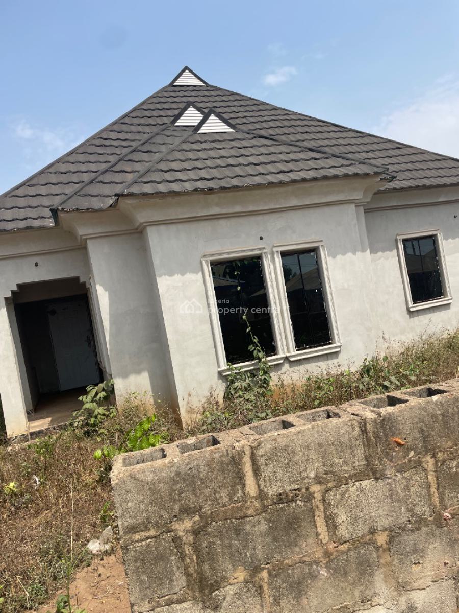 6 Bedroom and 3 Sitting Room Bungalow in a Developed Area, Close to Makoni Hotel, Ologuneru, Ibadan, Oyo, Detached Bungalow for Sale