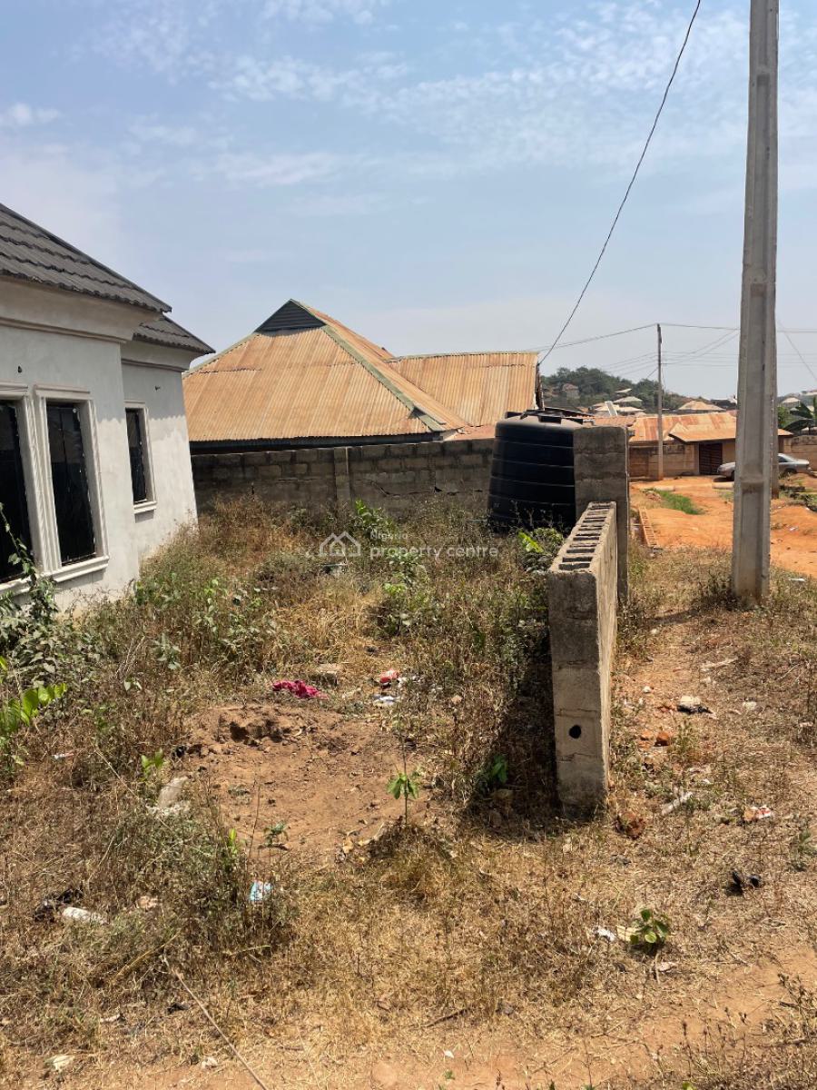 6 Bedroom and 3 Sitting Room Bungalow in a Developed Area, Close to Makoni Hotel, Ologuneru, Ibadan, Oyo, Detached Bungalow for Sale