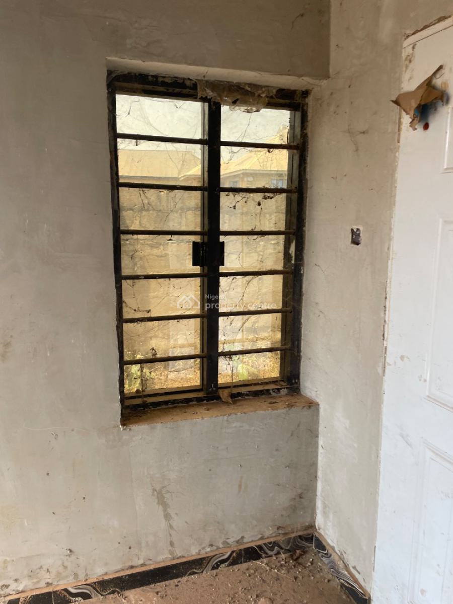 6 Bedroom and 3 Sitting Room Bungalow in a Developed Area, Close to Makoni Hotel, Ologuneru, Ibadan, Oyo, Detached Bungalow for Sale