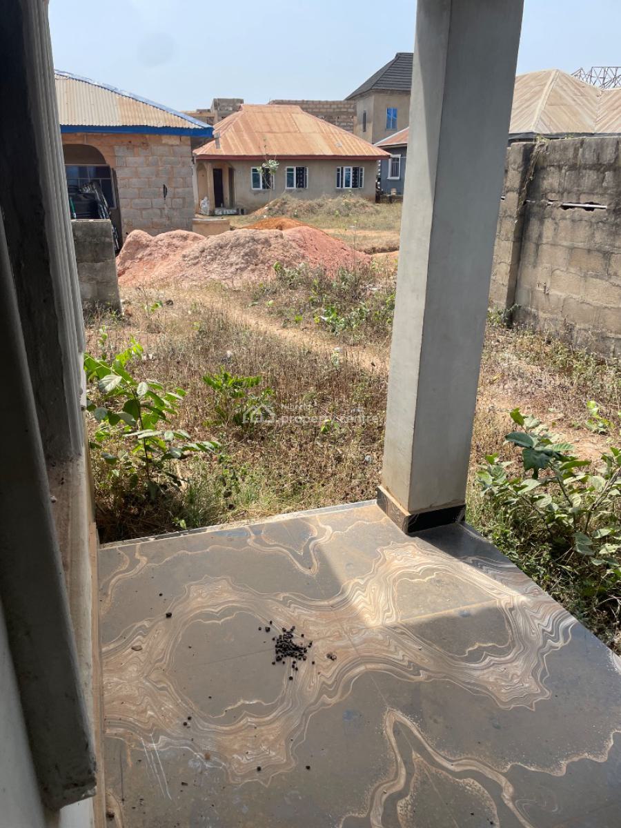 6 Bedroom and 3 Sitting Room Bungalow in a Developed Area, Close to Makoni Hotel, Ologuneru, Ibadan, Oyo, Detached Bungalow for Sale