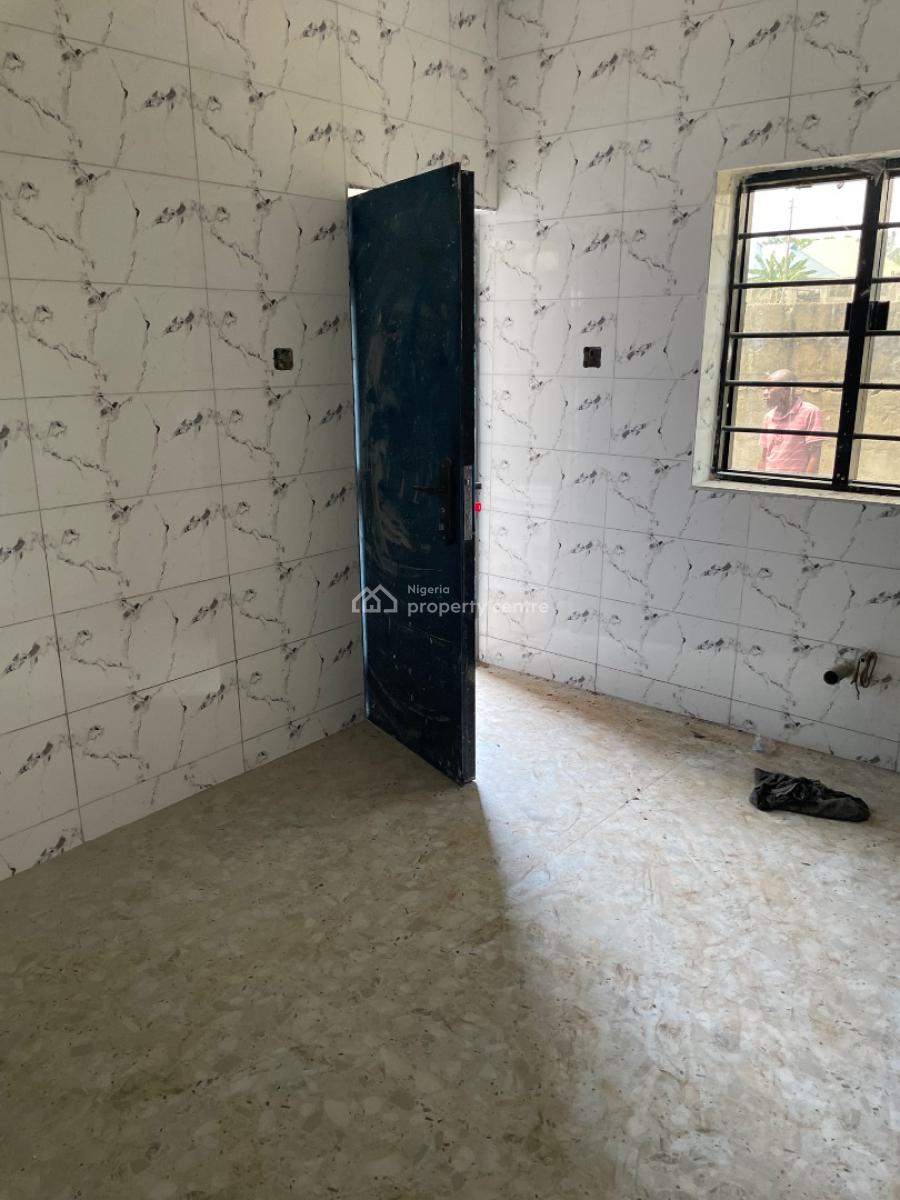 6 Bedroom and 3 Sitting Room Bungalow in a Developed Area, Close to Makoni Hotel, Ologuneru, Ibadan, Oyo, Detached Bungalow for Sale