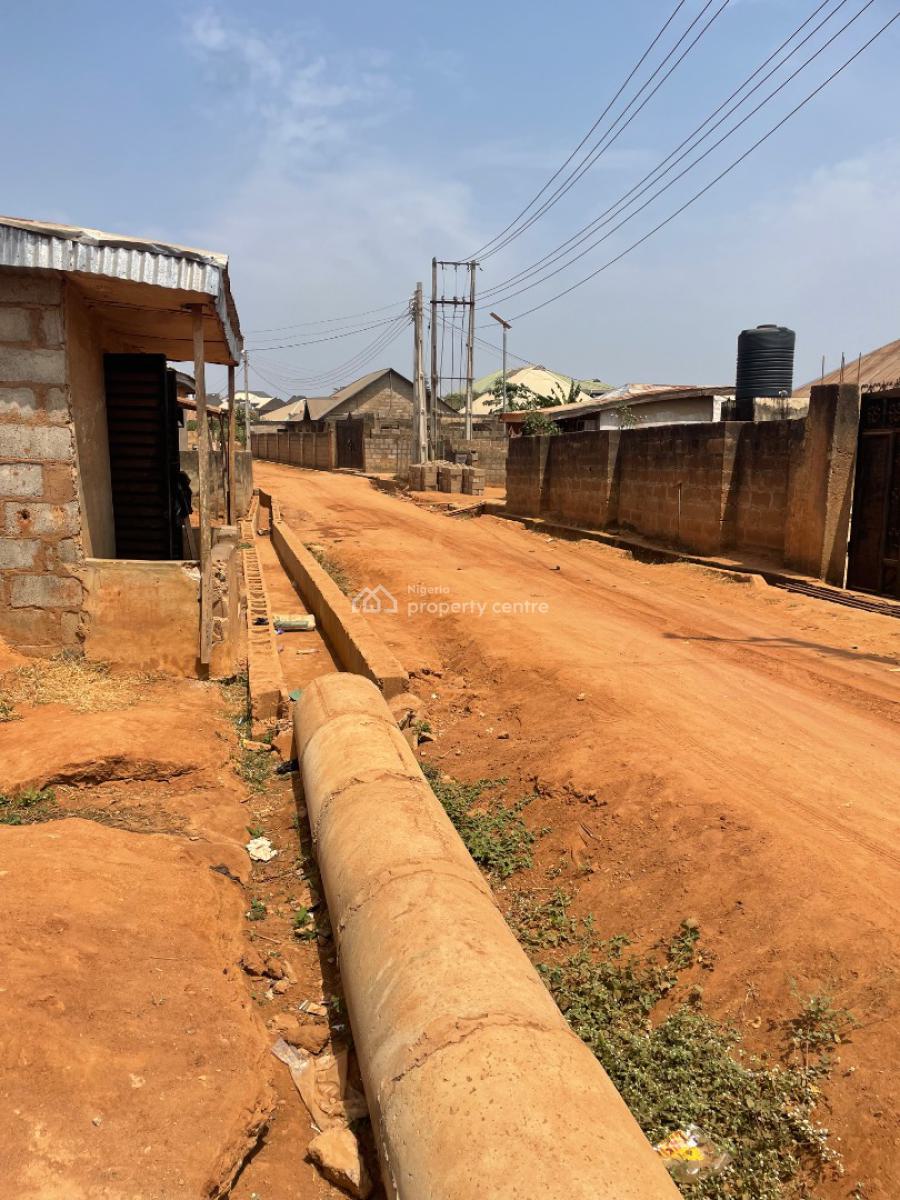 6 Bedroom and 3 Sitting Room Bungalow in a Developed Area, Close to Makoni Hotel, Ologuneru, Ibadan, Oyo, Detached Bungalow for Sale