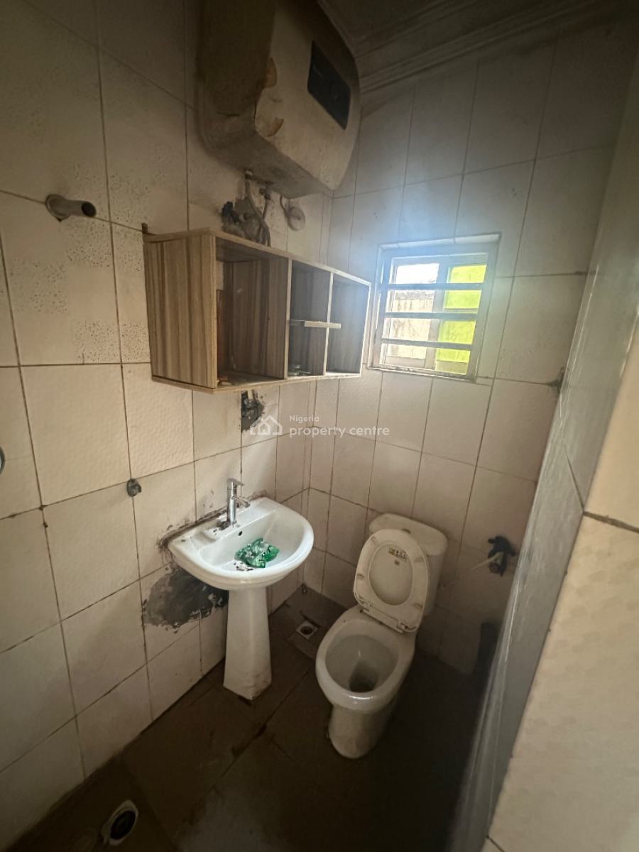 a Standard Self Contain Apartment in a Decent Neighborhood, 3rd Avenue, Gwarinpa Estate, Gwarinpa, Abuja, Self Contain (single Rooms) for Rent