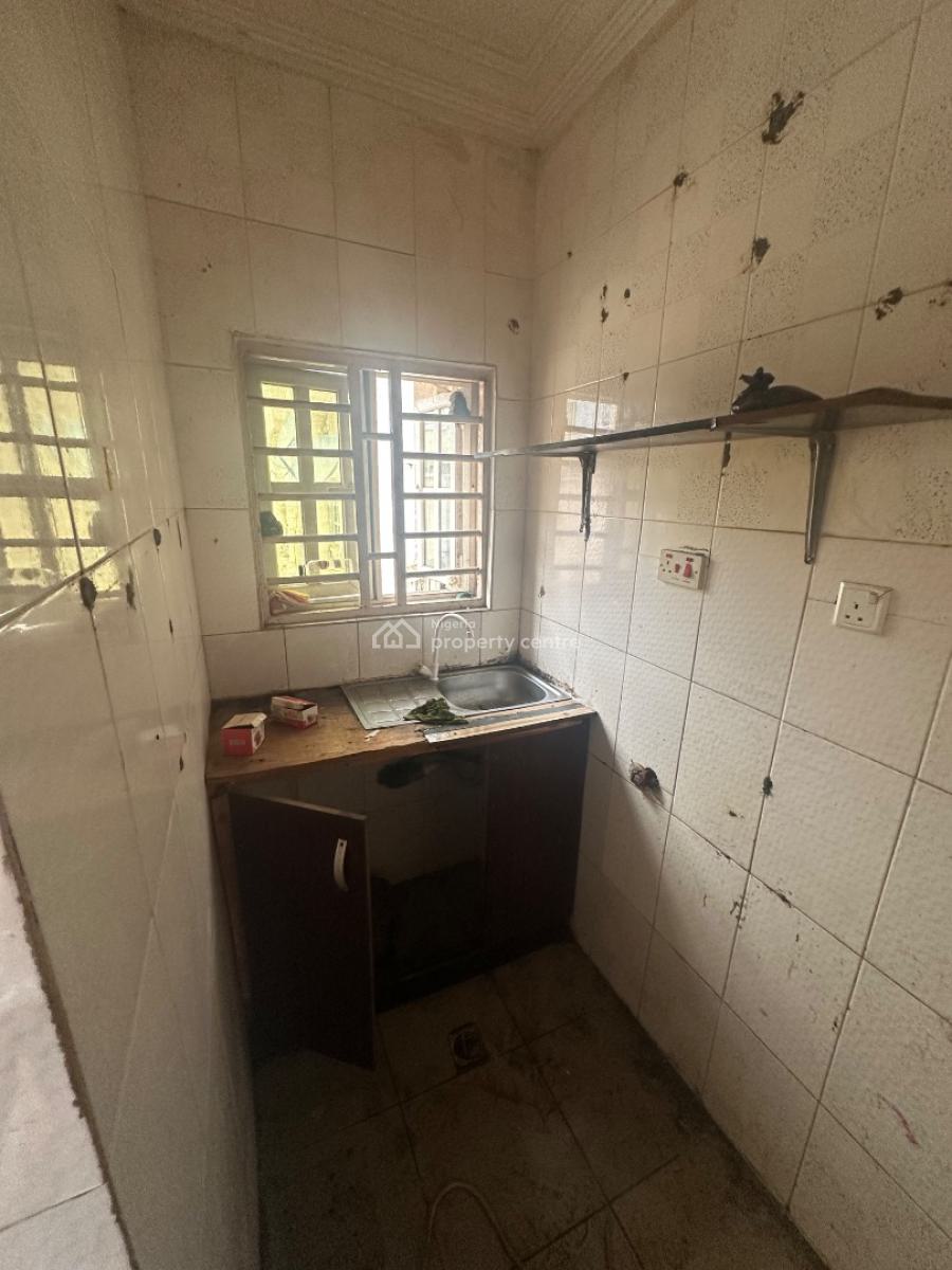 a Standard Self Contain Apartment in a Decent Neighborhood, 3rd Avenue, Gwarinpa Estate, Gwarinpa, Abuja, Self Contain (single Rooms) for Rent