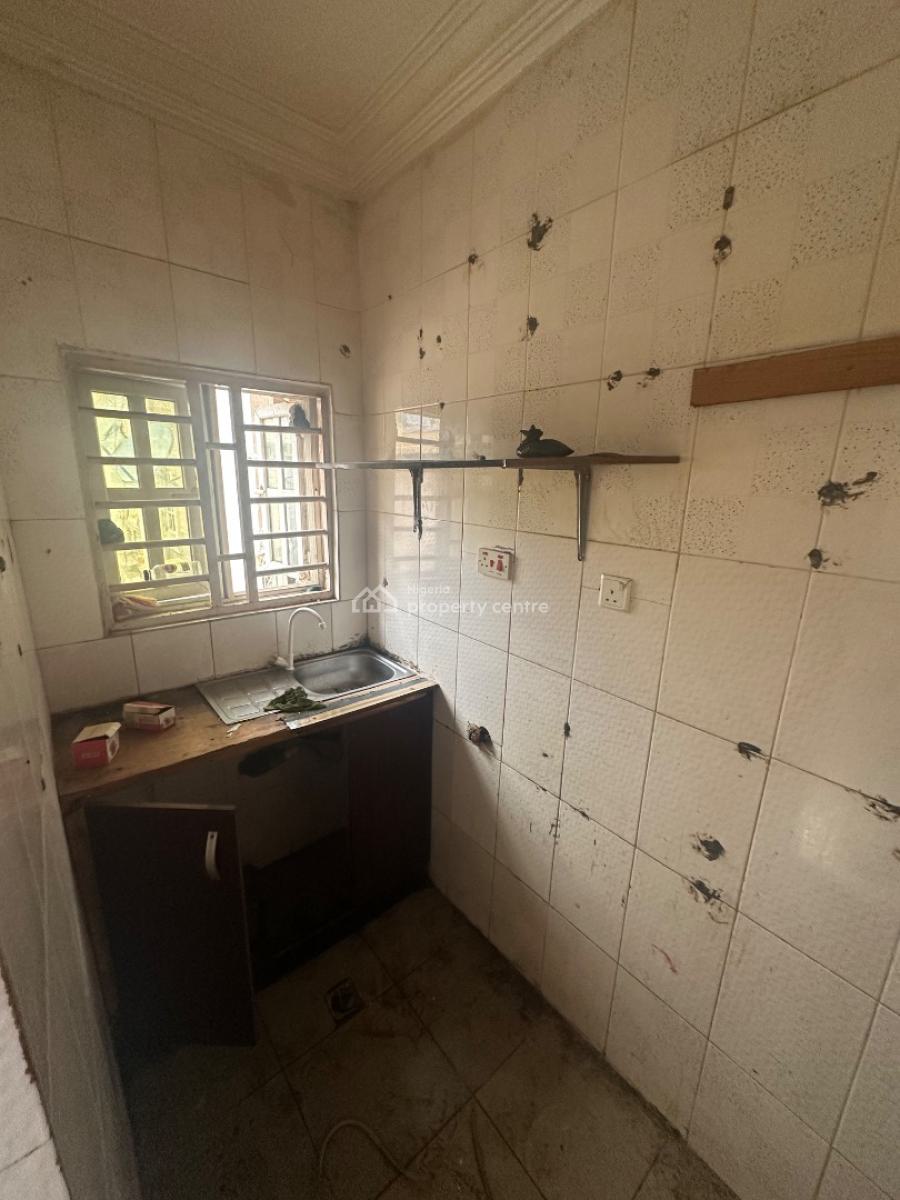 a Standard Self Contain Apartment in a Decent Neighborhood, 3rd Avenue, Gwarinpa Estate, Gwarinpa, Abuja, Self Contain (single Rooms) for Rent