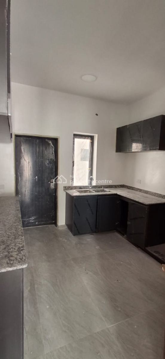 4 Bedrooms Semi Detached House, Lekki Phase 1, Lekki, Lagos, Semi-detached Duplex for Sale