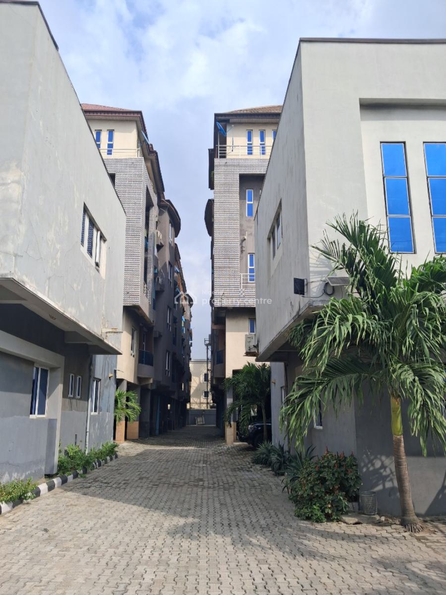 Spacious 2 Bedroom Apartment, 1st Gate Igbokusu, Jakande, Lekki, Lagos, Flat / Apartment for Sale