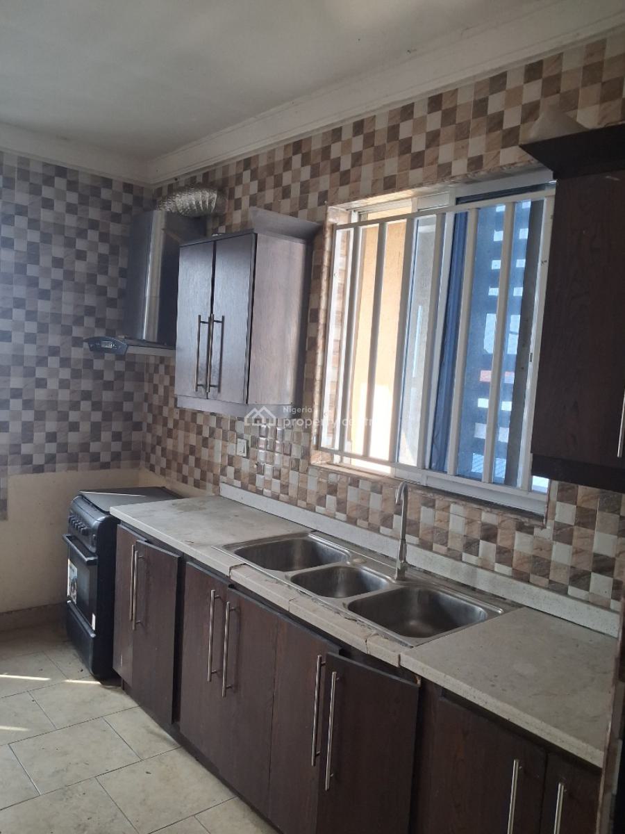 Spacious 2 Bedroom Apartment, 1st Gate Igbokusu, Jakande, Lekki, Lagos, Flat / Apartment for Sale