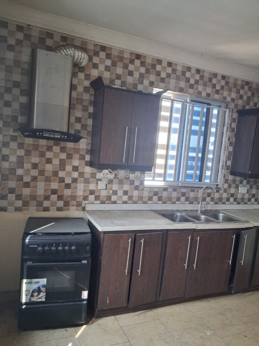 Spacious 2 Bedroom Apartment, 1st Gate Igbokusu, Jakande, Lekki, Lagos, Flat / Apartment for Sale