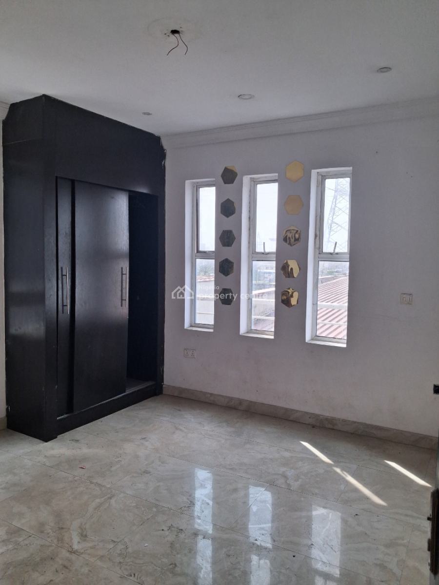 Spacious 2 Bedroom Apartment, 1st Gate Igbokusu, Jakande, Lekki, Lagos, Flat / Apartment for Sale