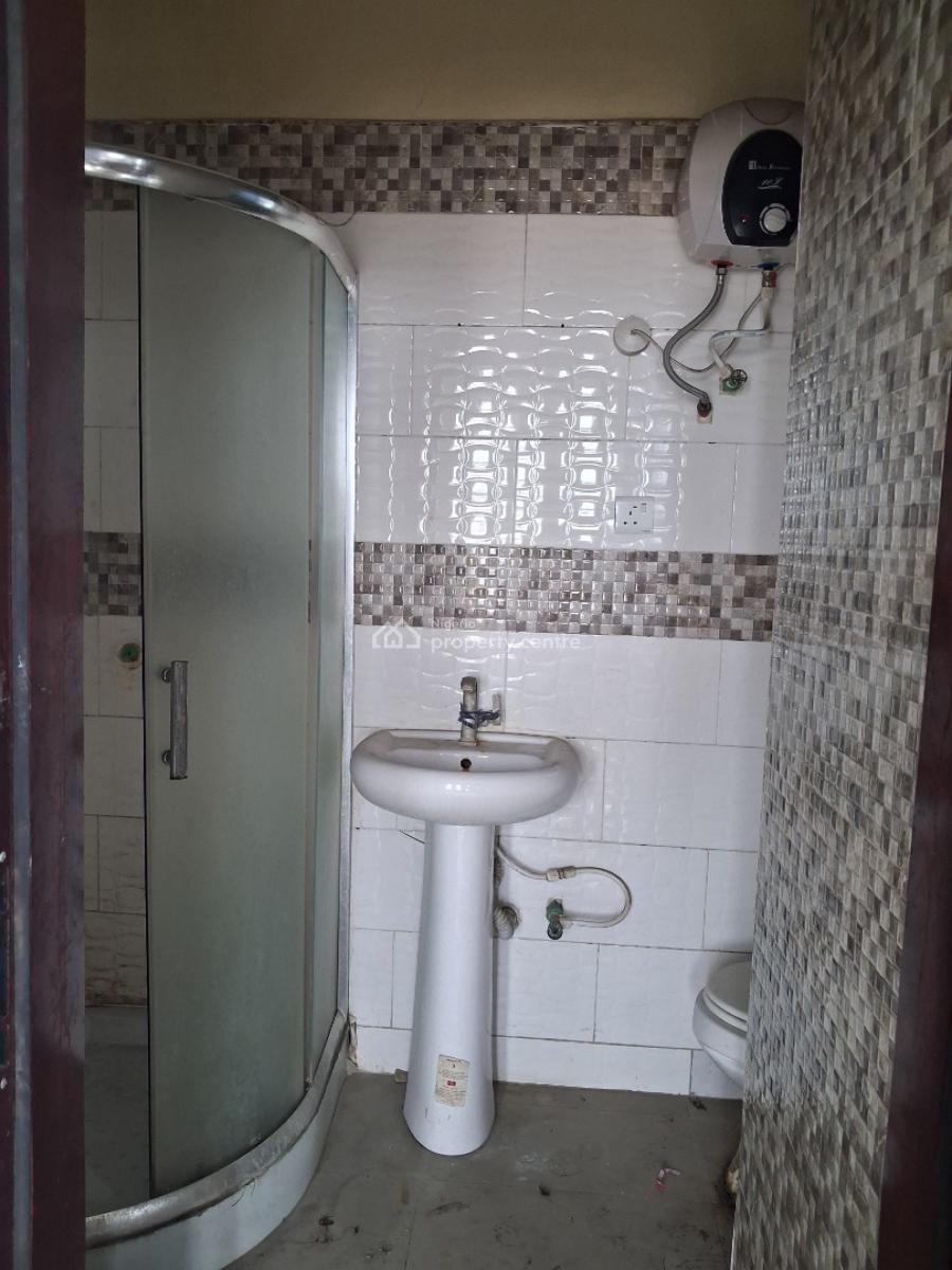 Spacious 2 Bedroom Apartment, 1st Gate Igbokusu, Jakande, Lekki, Lagos, Flat / Apartment for Sale
